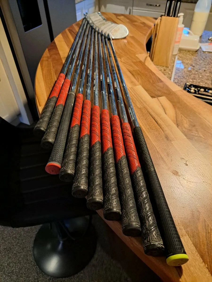 Taylormade RSI2 Golf clubs - Image 1