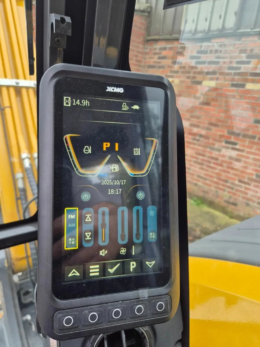 XCMG XE60G Pro Digger / Excavator New - Image 4