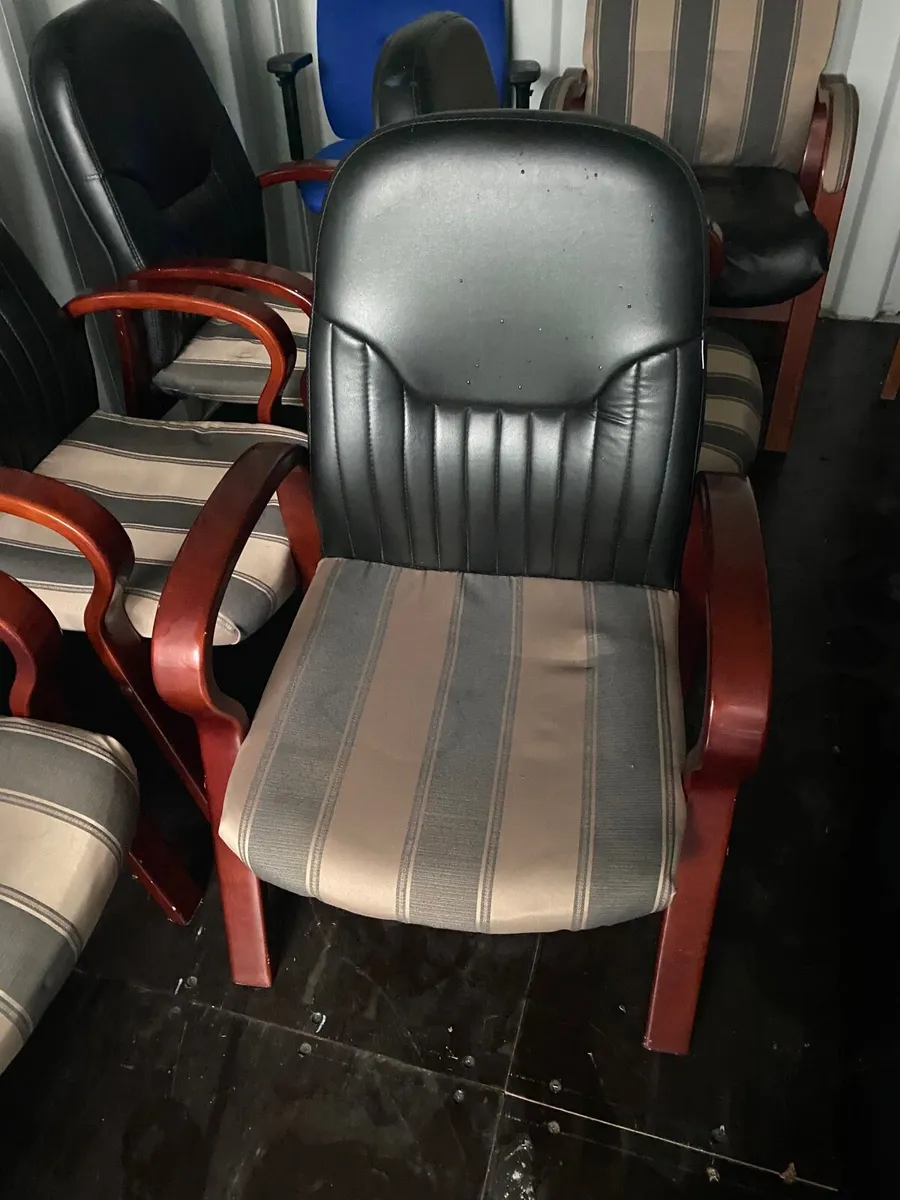 10 office chairs / waiting room all perfect - Image 4