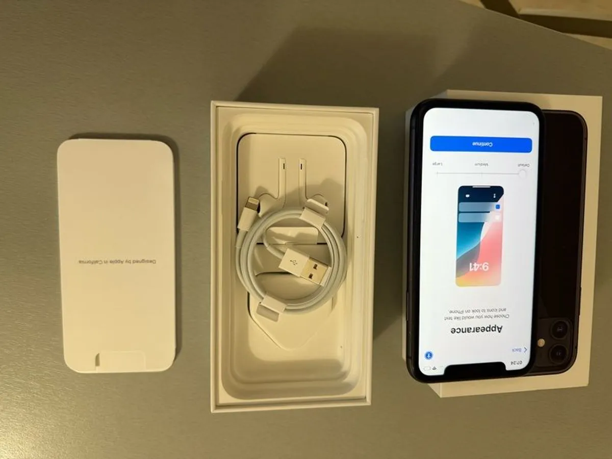 Sim free 128 GB iPhone 11 perfect condition - Image 4