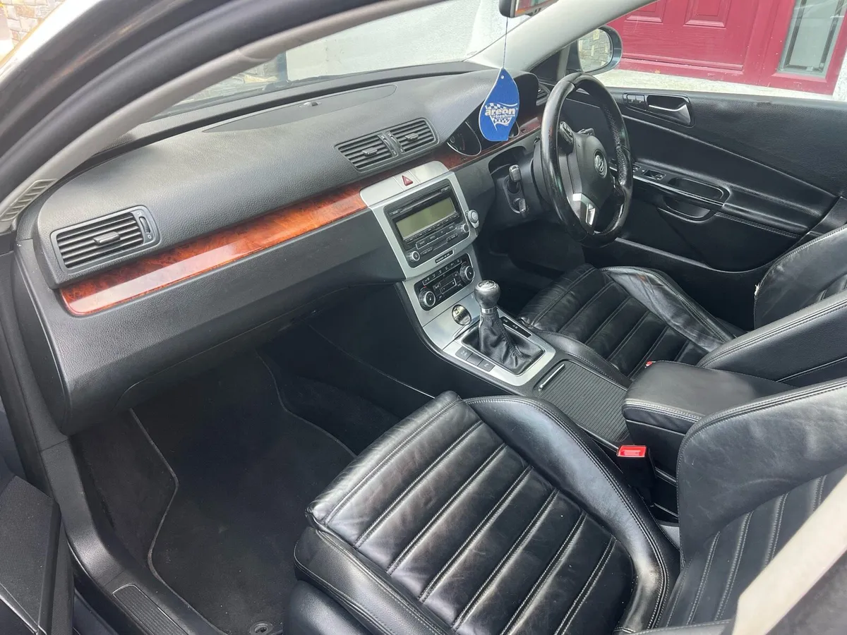 VwPassat 1.6 tdi 2010 - Image 1