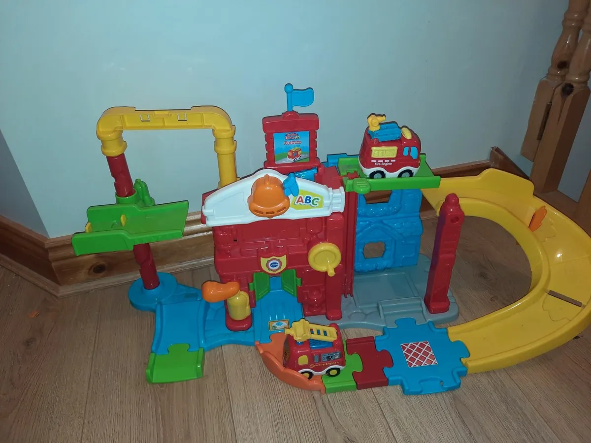 Vtech Toot Toot Drivers Fire Station - Image 2