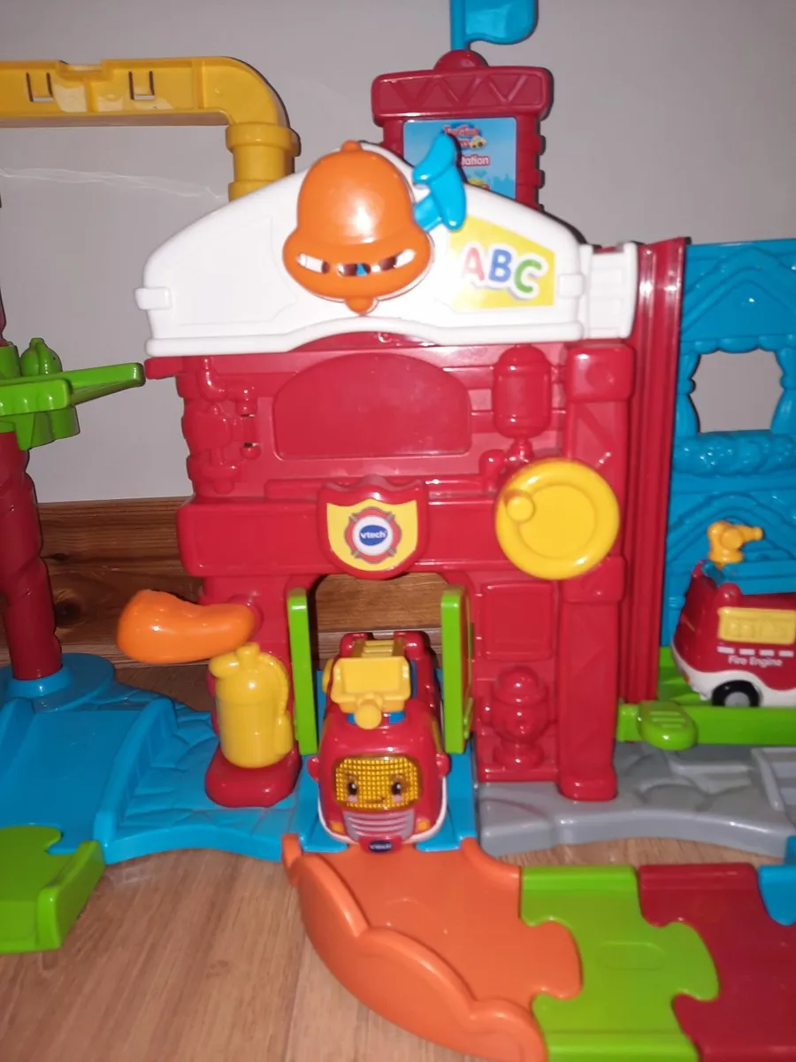 Vtech Toot Toot Drivers Fire Station - Image 4