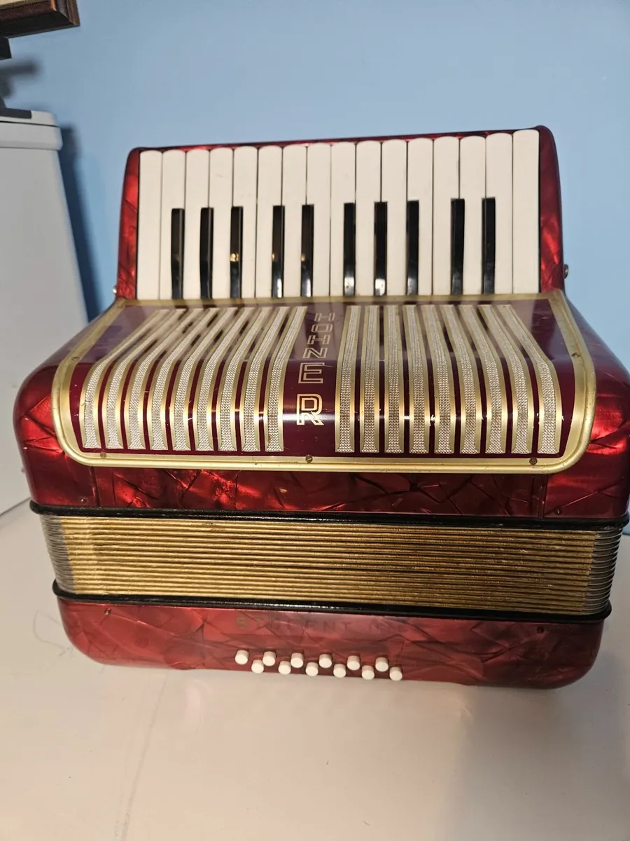 Student II 12 Bass Piano Accordion