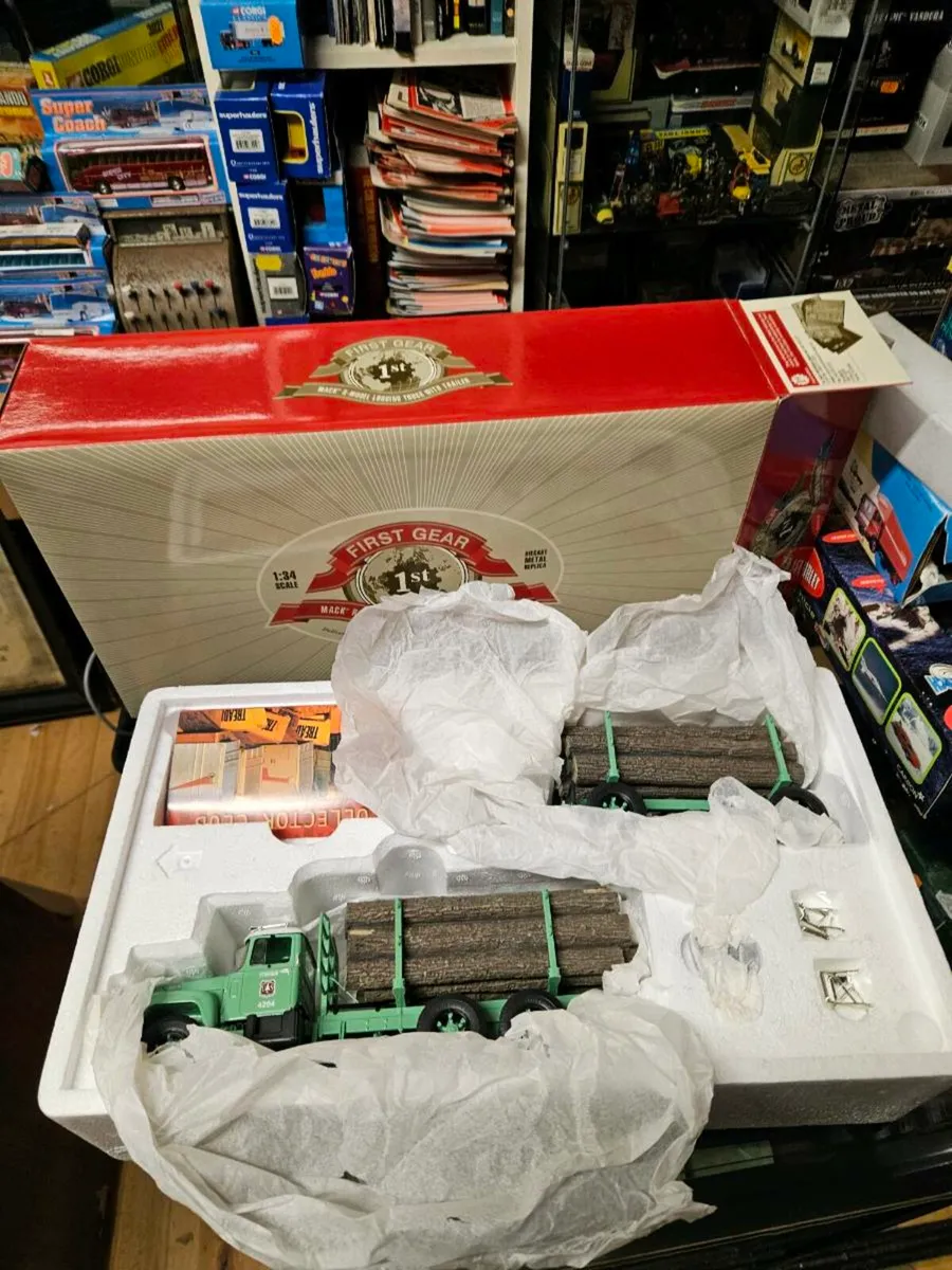 Corgi First Gear Mack Log Transporter 1.34 - Image 1