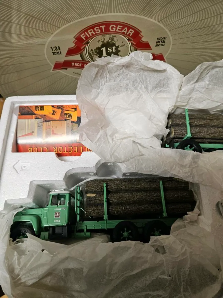 Corgi First Gear Mack Log Transporter 1.34 - Image 2