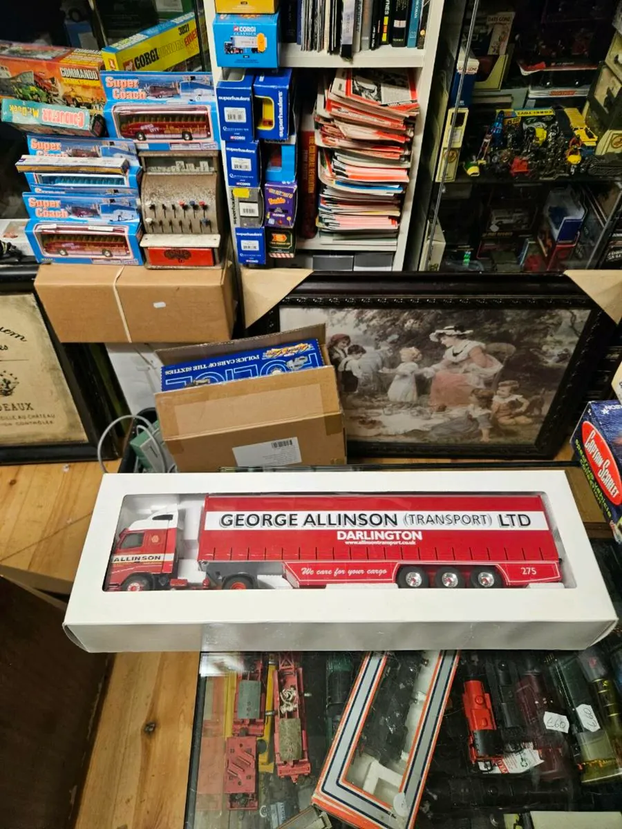 Corgi Eligor Volvo Tractor Unit and Trailer 1.43 - Image 1