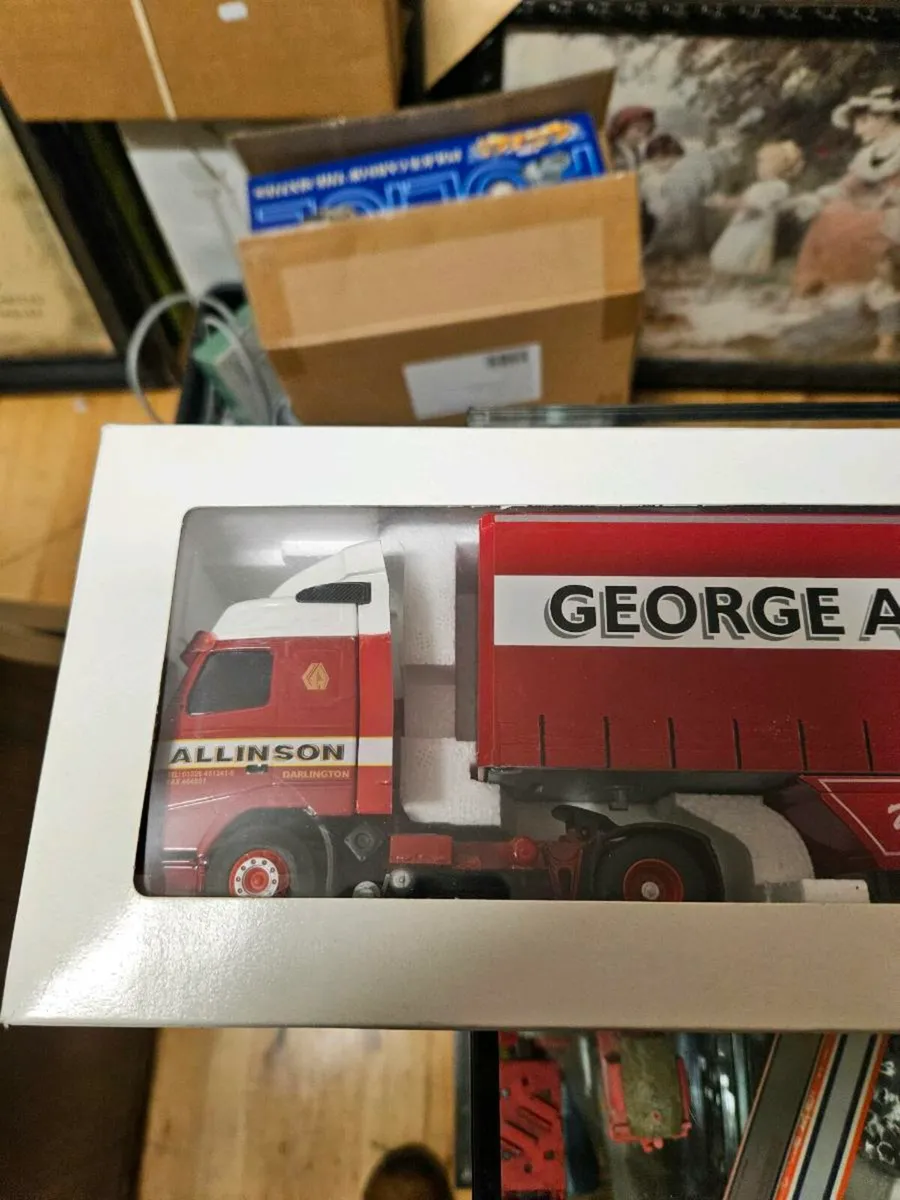 Corgi Eligor Volvo Tractor Unit and Trailer 1.43 - Image 2