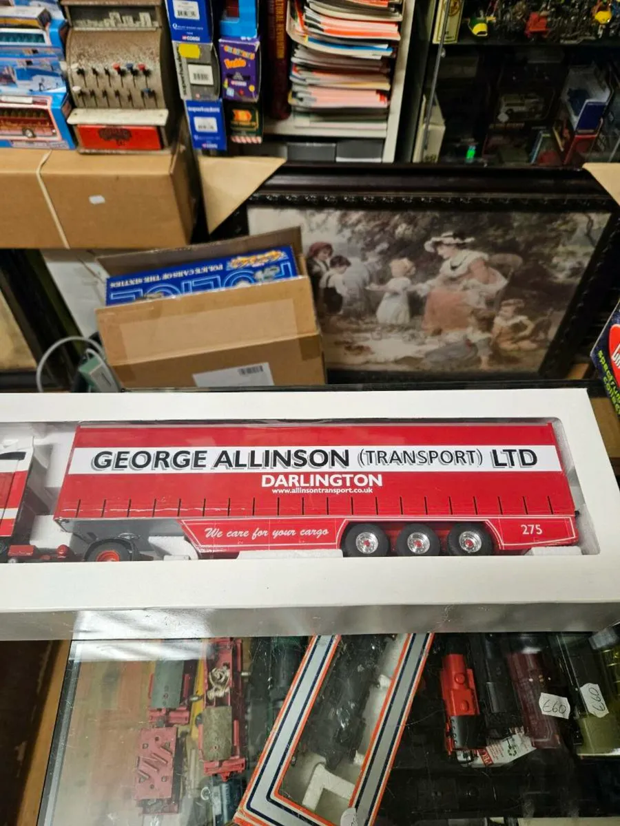 Corgi Eligor Volvo Tractor Unit and Trailer 1.43 - Image 3