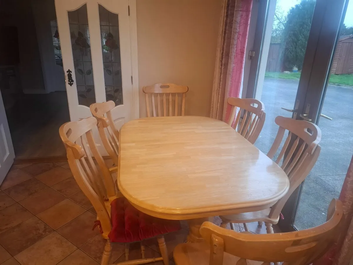 Table sofa and dressing table - Image 3