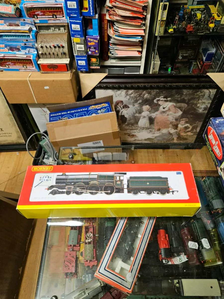 Hornby OO Gauge King George I Steam Engine - Image 1