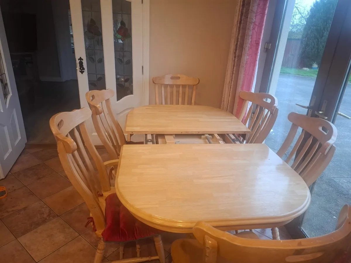 Table sofa and dressing table - Image 1