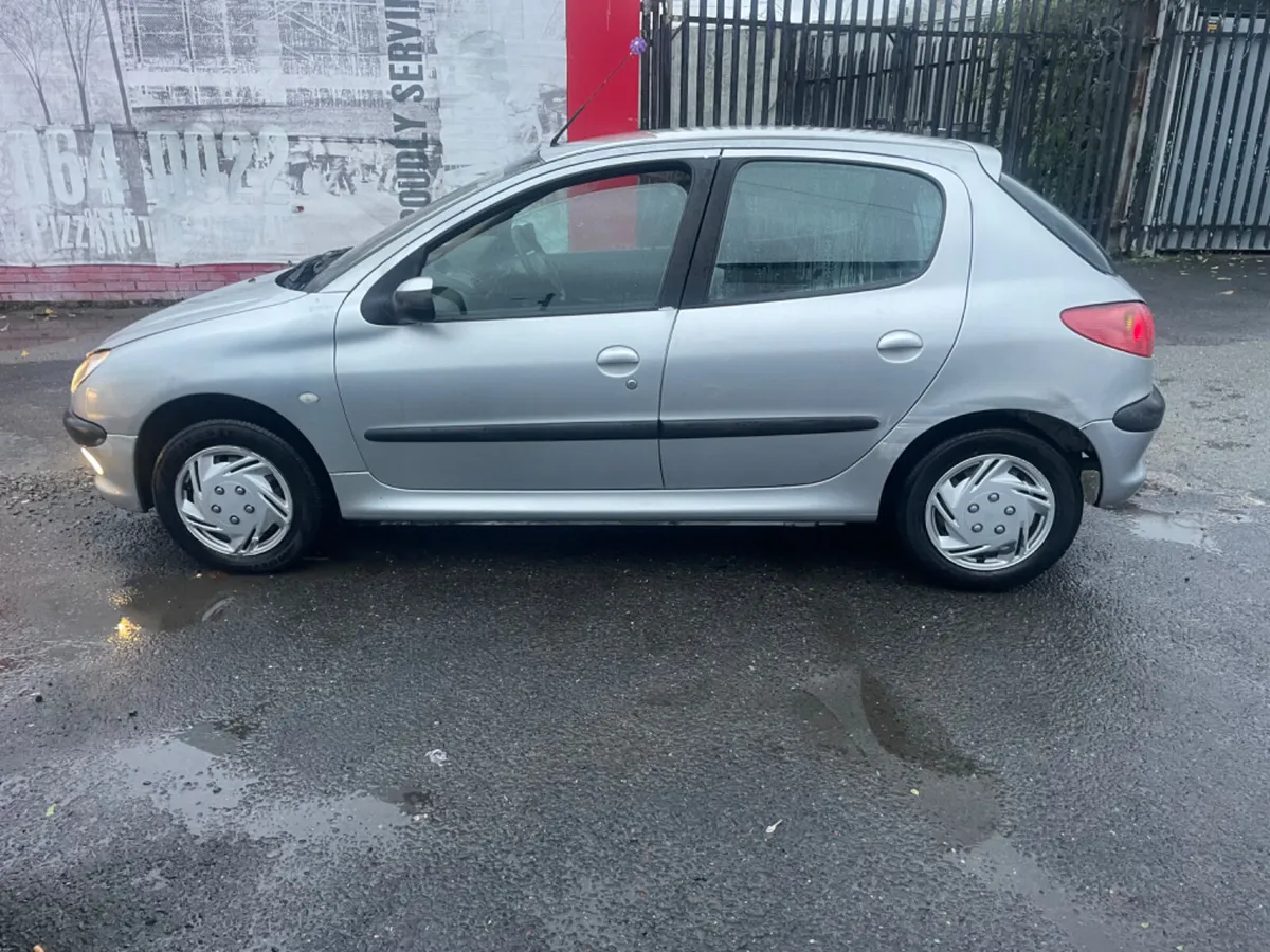 Peugeot 206 2004 auto tax and nct €1950 - Image 4