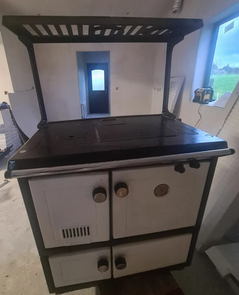 Stanley Super 90 with Back Boiler - Image 1