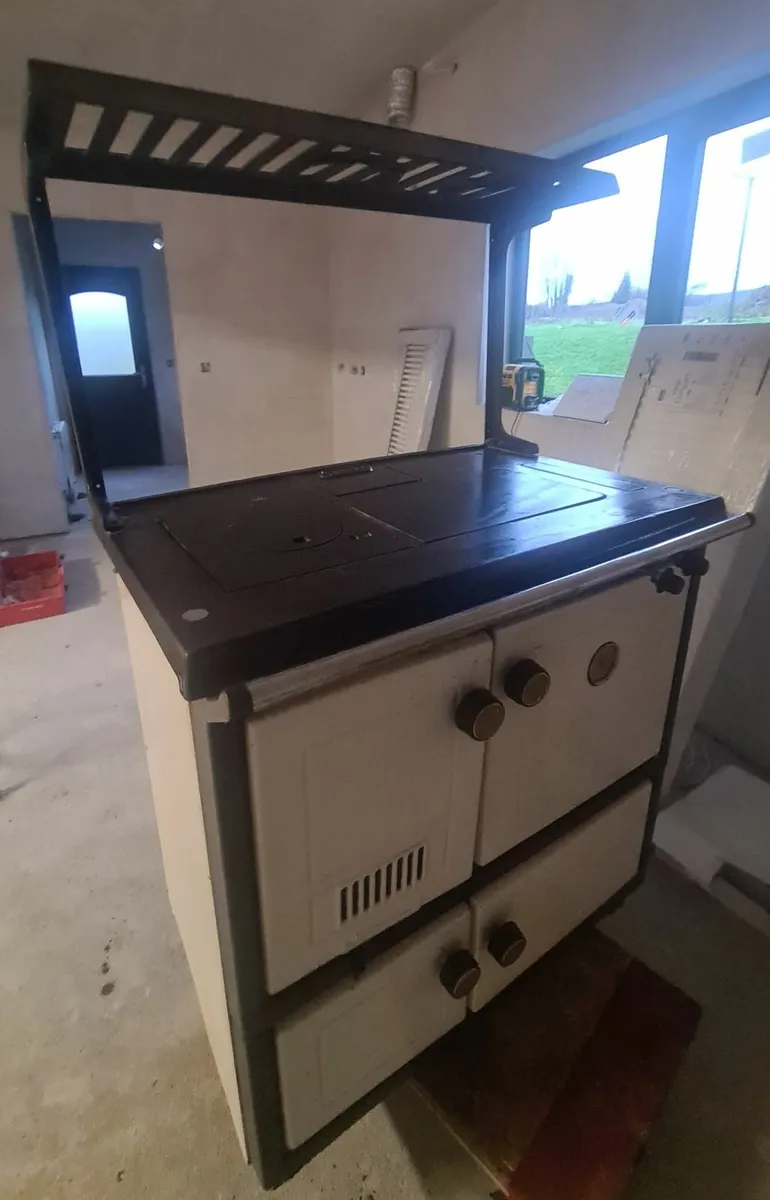 Stanley Super 90 with Back Boiler - Image 2