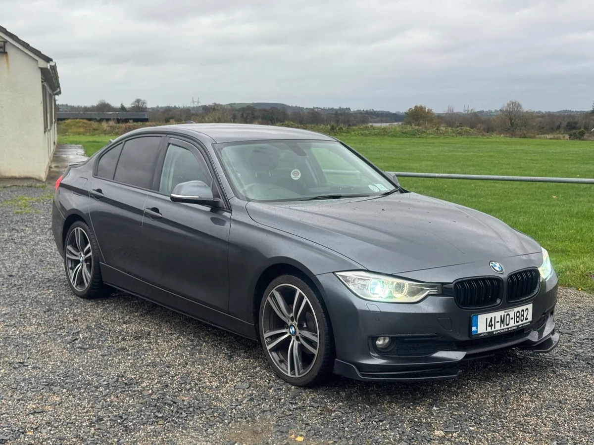 BMW 318 luxury automatic 2014 - Image 1