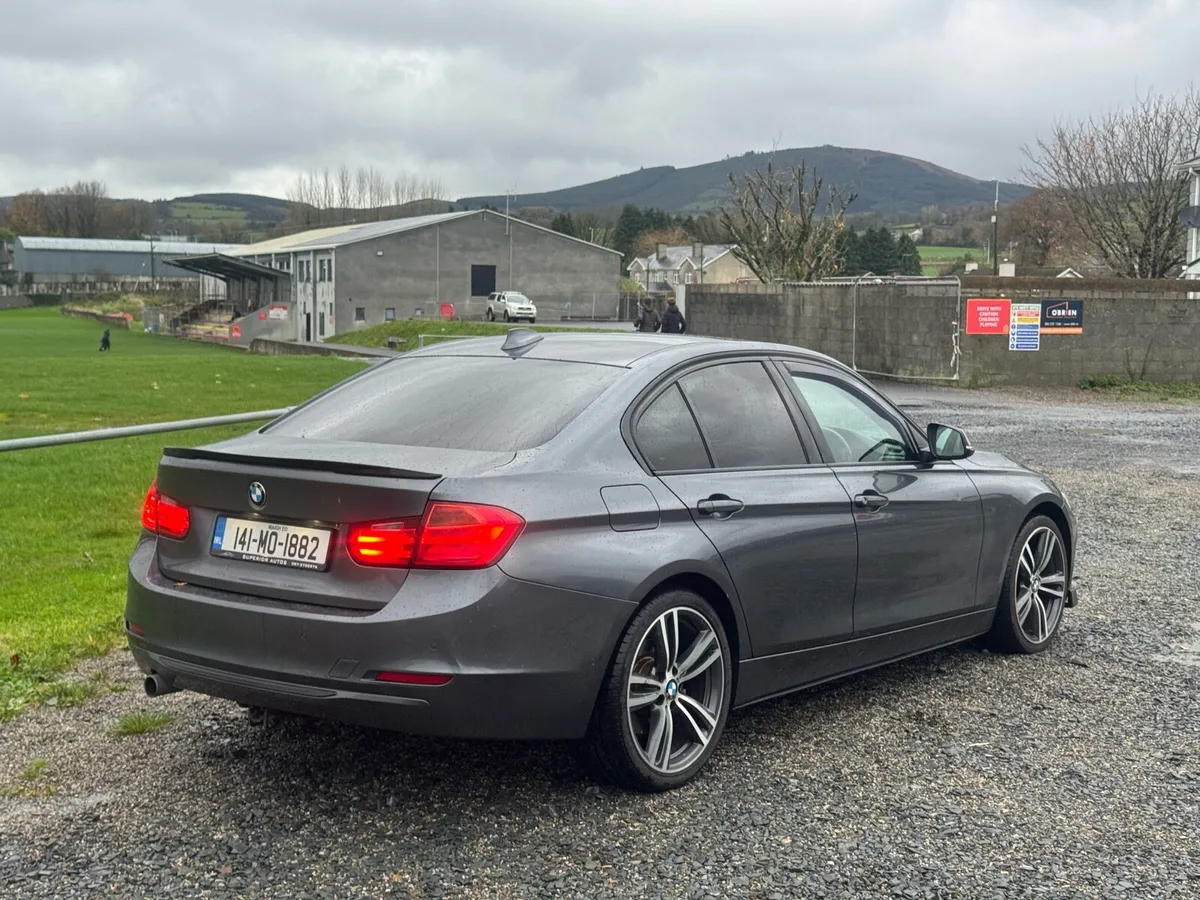 BMW 318 luxury automatic 2014 - Image 3