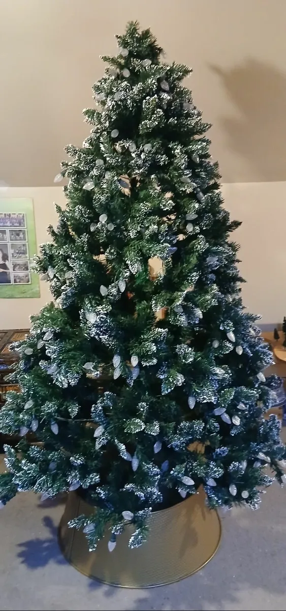 7Ft Pre lit Christmas tree - Image 2