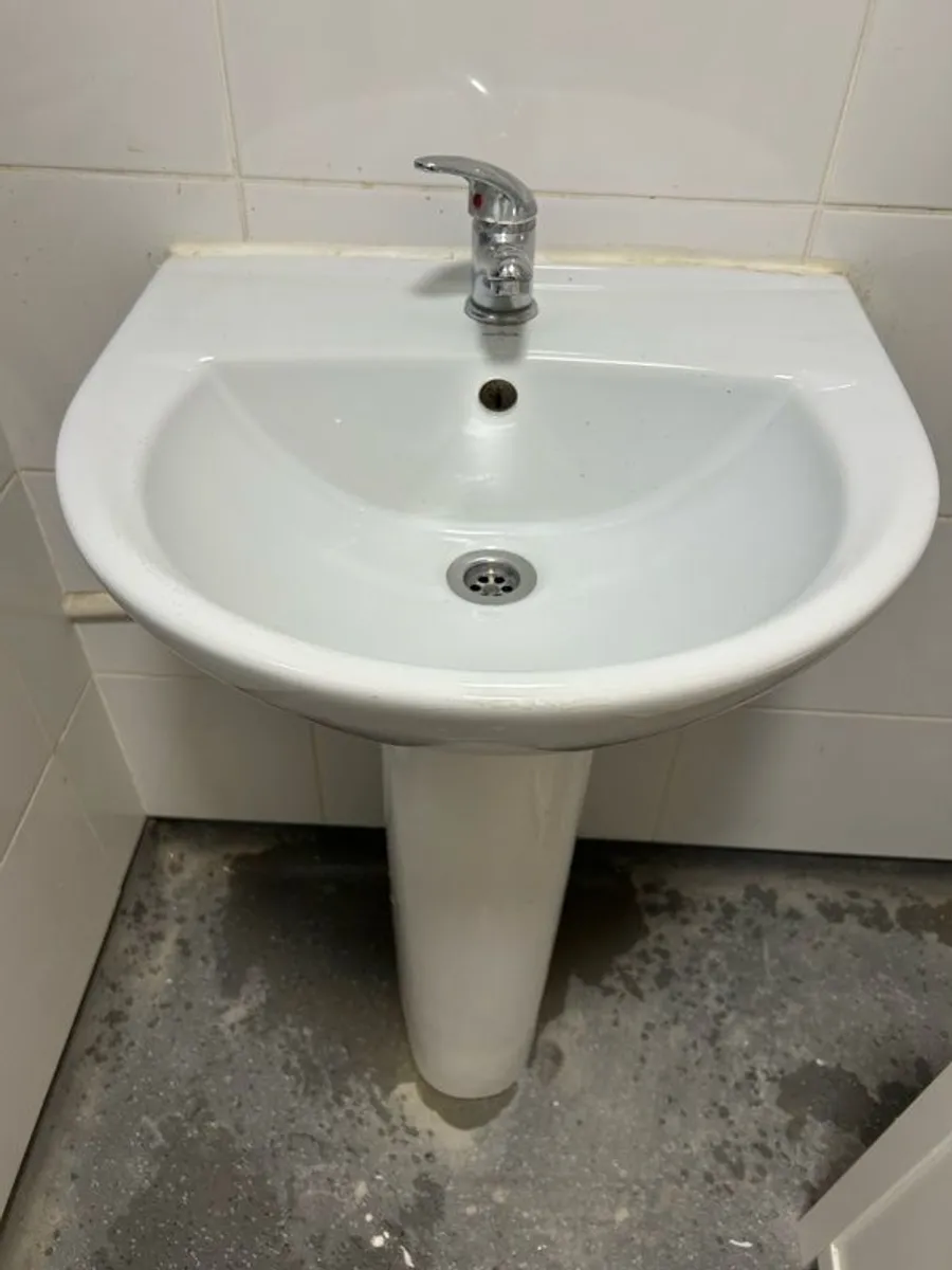 Cersanit Sink and pedestal