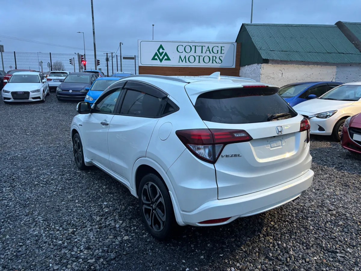 HONDA VEZEL 1.5 PETROL AUTO HYBRID *HUGH SPEC* - Image 4