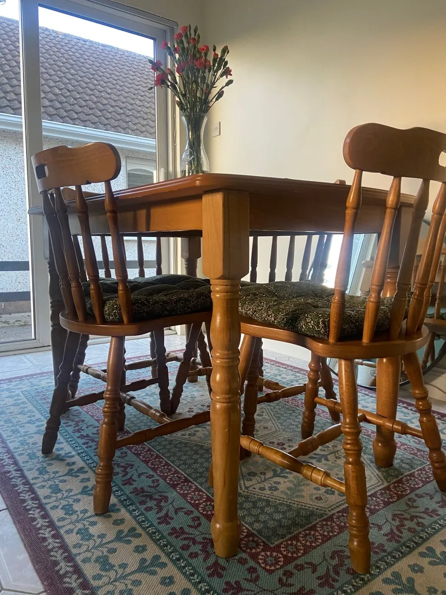 Table and Chairs - Image 2