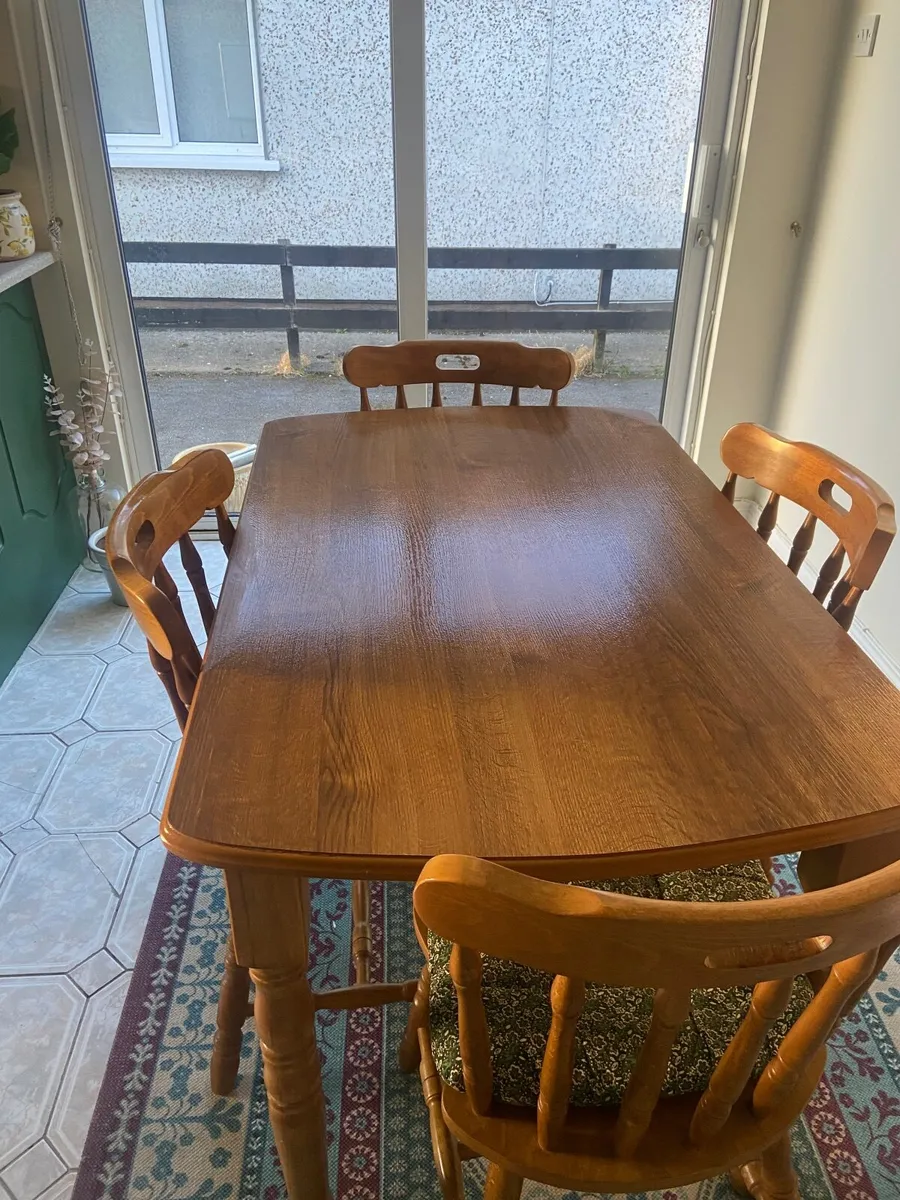 Table and Chairs - Image 3
