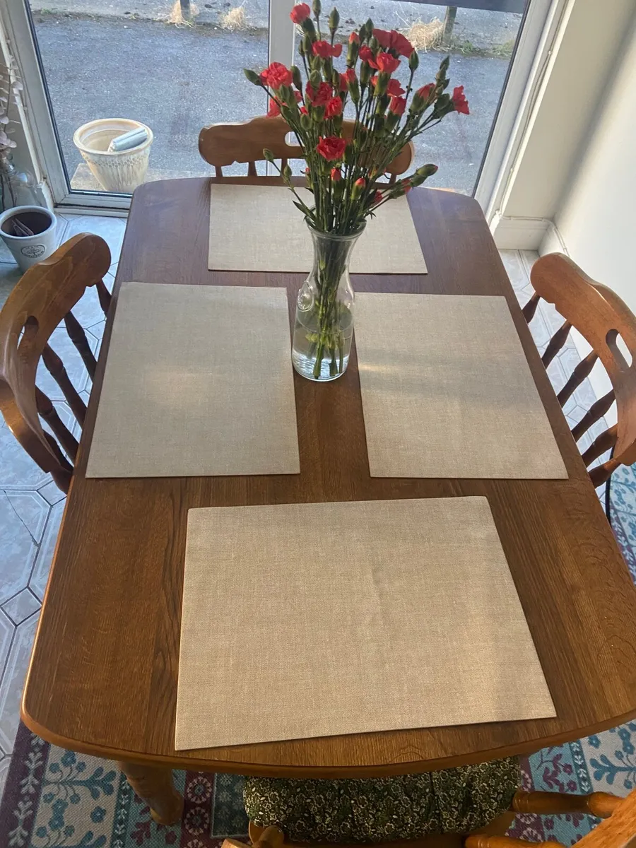 Table and Chairs - Image 4