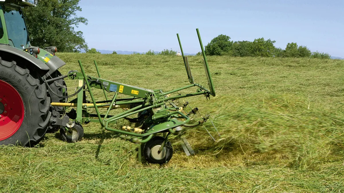 KRONE KWT Trailed Rotary Tedders - Image 2
