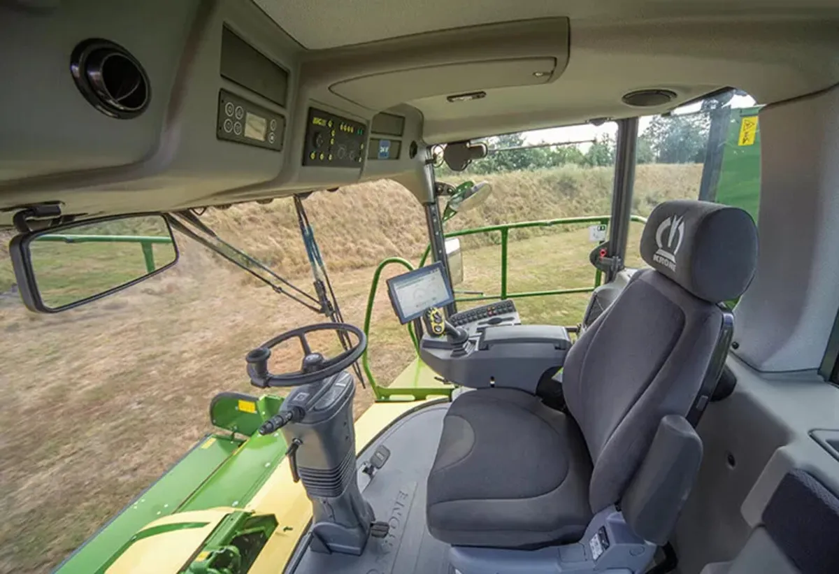 KRONE BiG M 450 Self-Propelled Mower Conditioner - Image 4