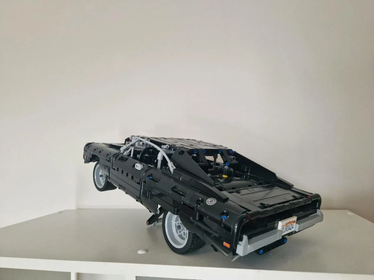 LEGO Technic 42111 Dom's Dodge Charger - Image 4