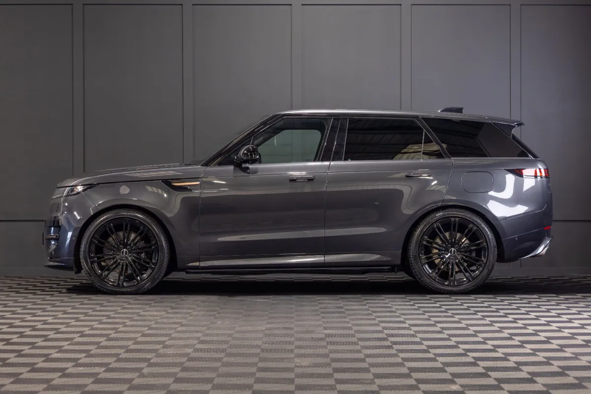 242 Range Rover Sport P460e Dynamic SE - Image 3