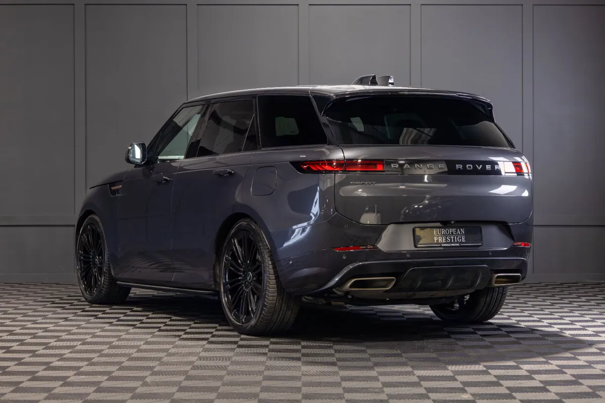 242 Range Rover Sport P460e Dynamic SE - Image 4