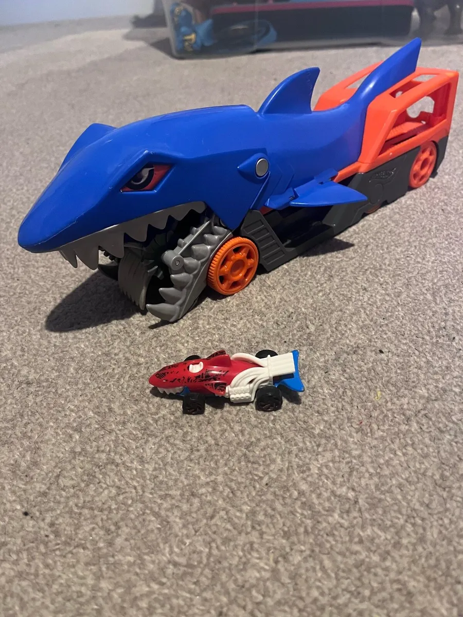Hot Wheels Shark Chomp Transporter Playset. - Image 3