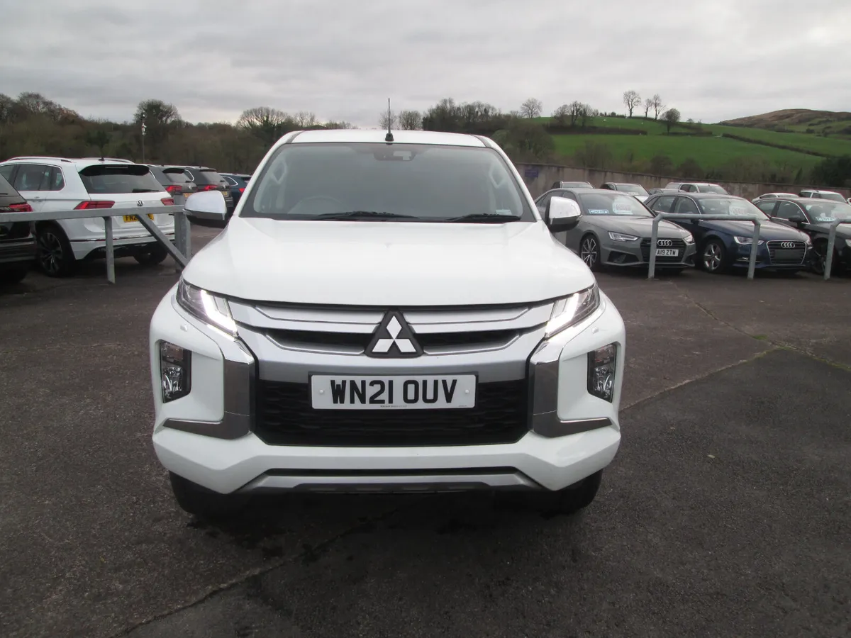 2021  MITSUBISHI  L200  2.3   DID  BARBARION  4DR - Image 3