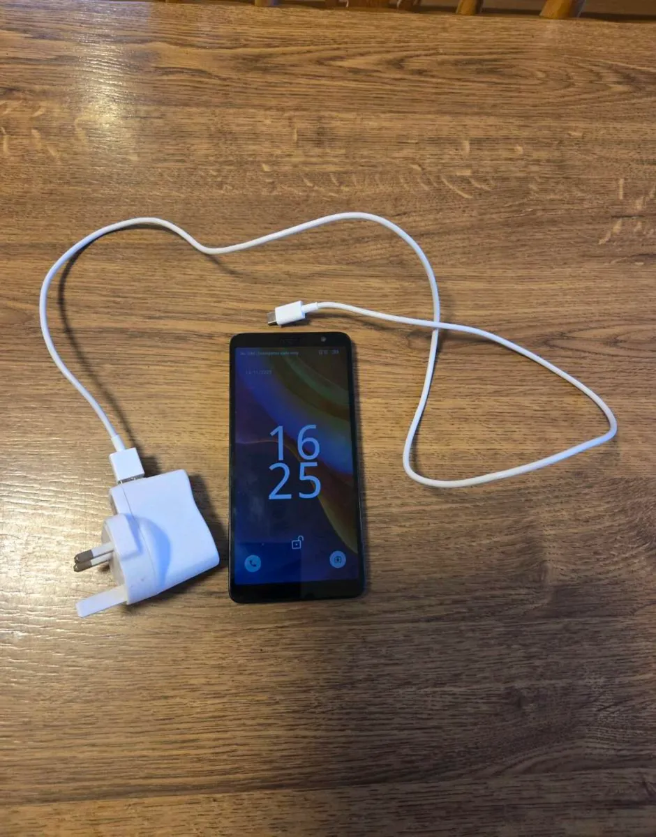 TLC 404 Mobile phone, open to all networks - Image 3