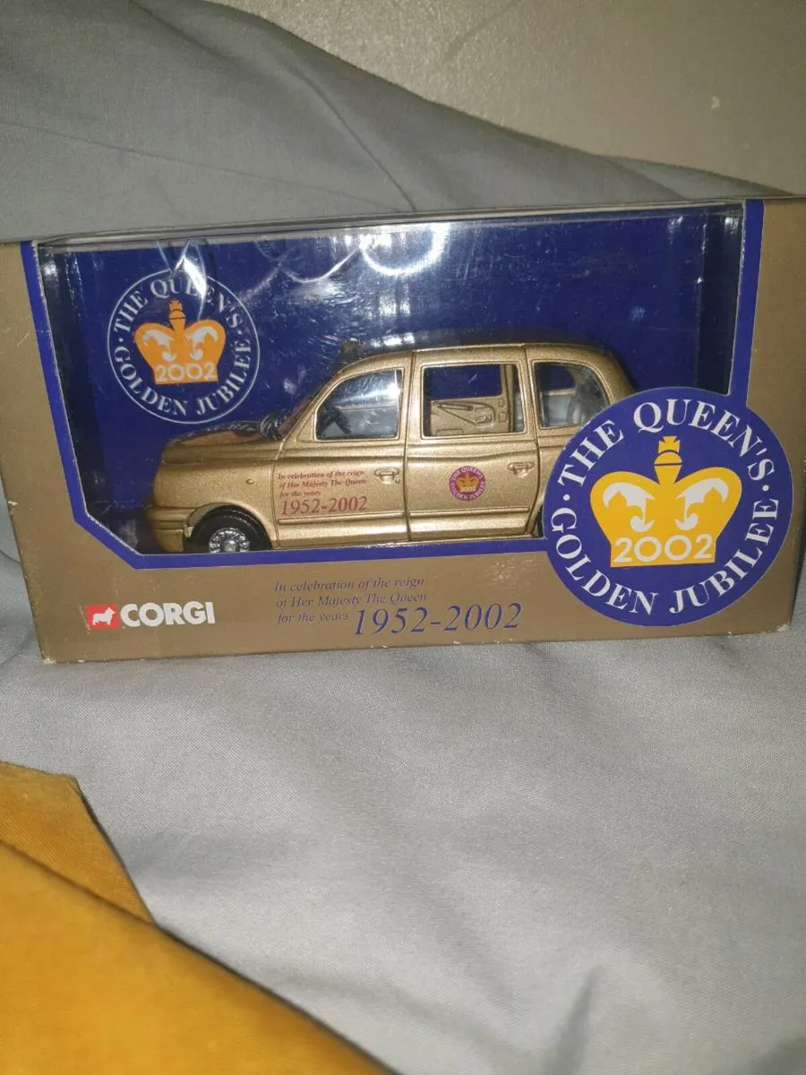 CORGI 1952 /2002 THE QUEEN GOLDEN JUBILEE DIE.CAST