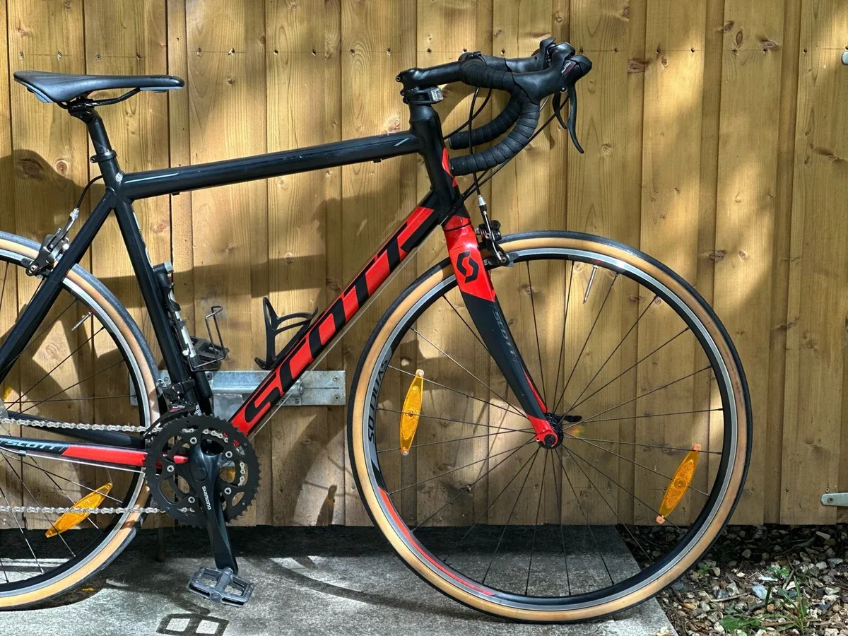 SCOTT SPEEDSTER ROAD BIKE - Image 1