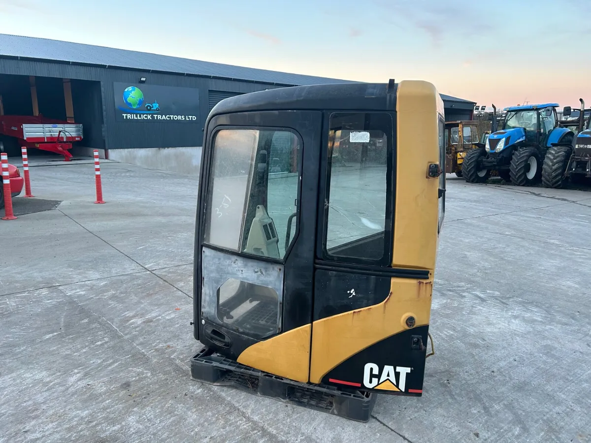 CAT Excavator Cab in good shape with a good door. - Image 1