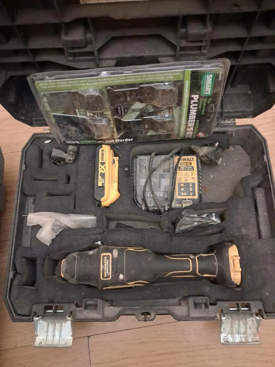 Dewalt multi tool with blades - Image 1