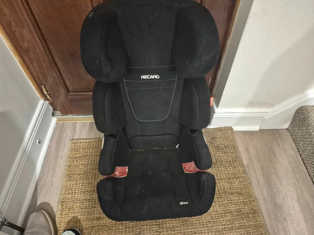 Car seat non iso. - Image 1
