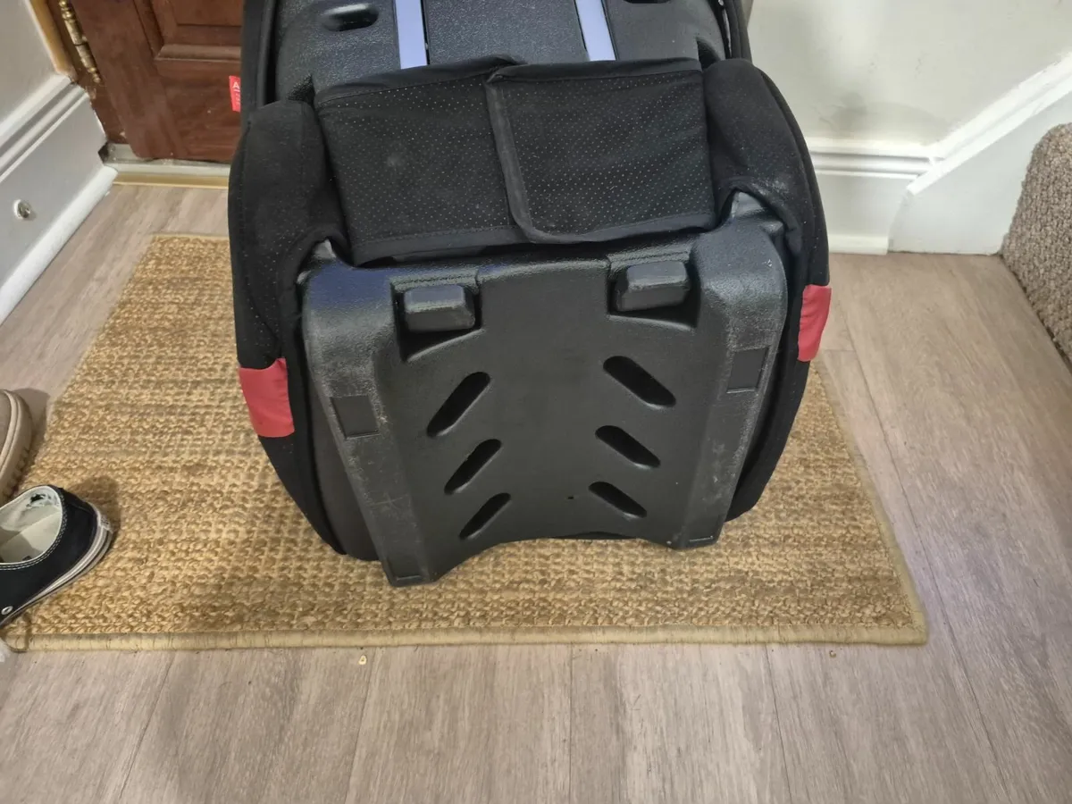 Car seat non iso. - Image 3