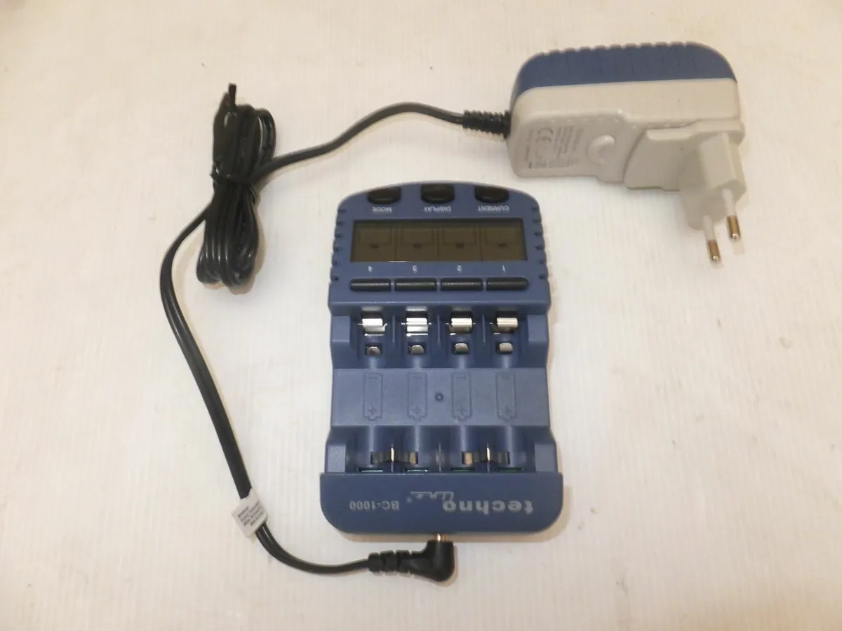 battery charger AA AAA - Image 1