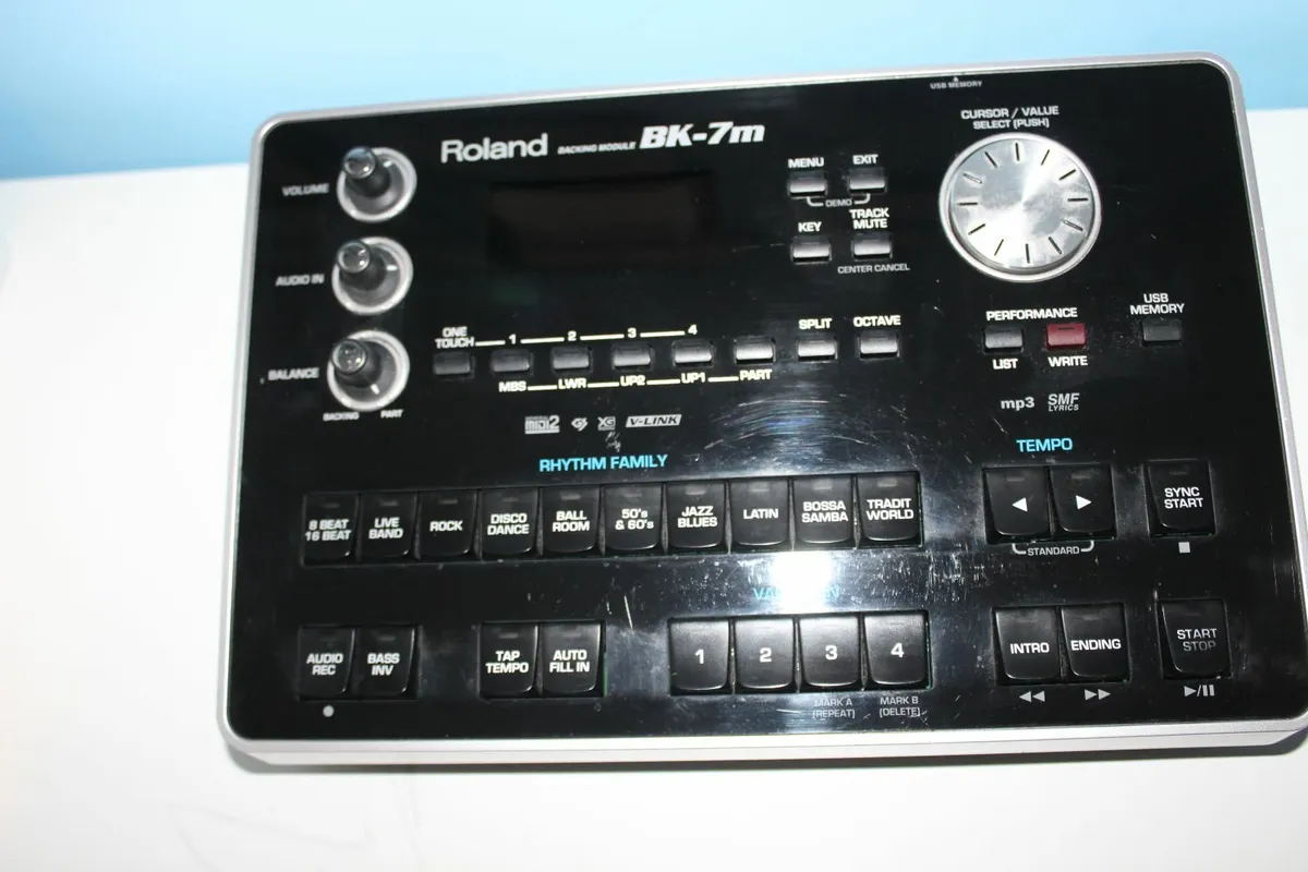 Elkavox 83 Midi Accordion with  BK 7M Expander - Image 2