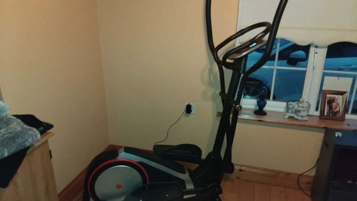 Cross Trainer - Image 1