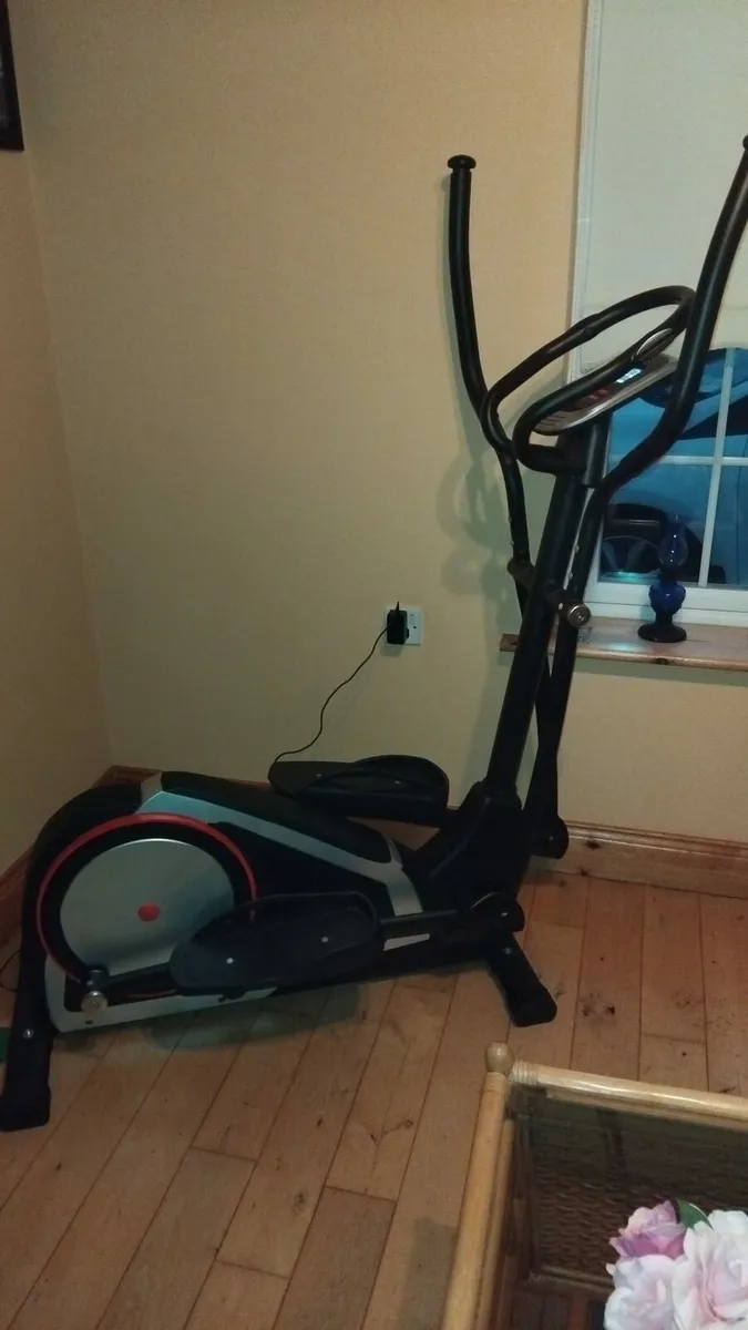 Cross Trainer - Image 4