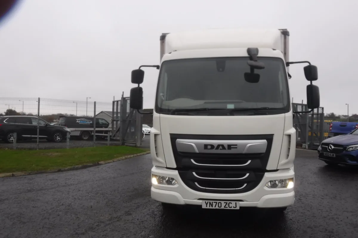 Daf LF 230 2021  24ft GRP Box with tail lift . - Image 3