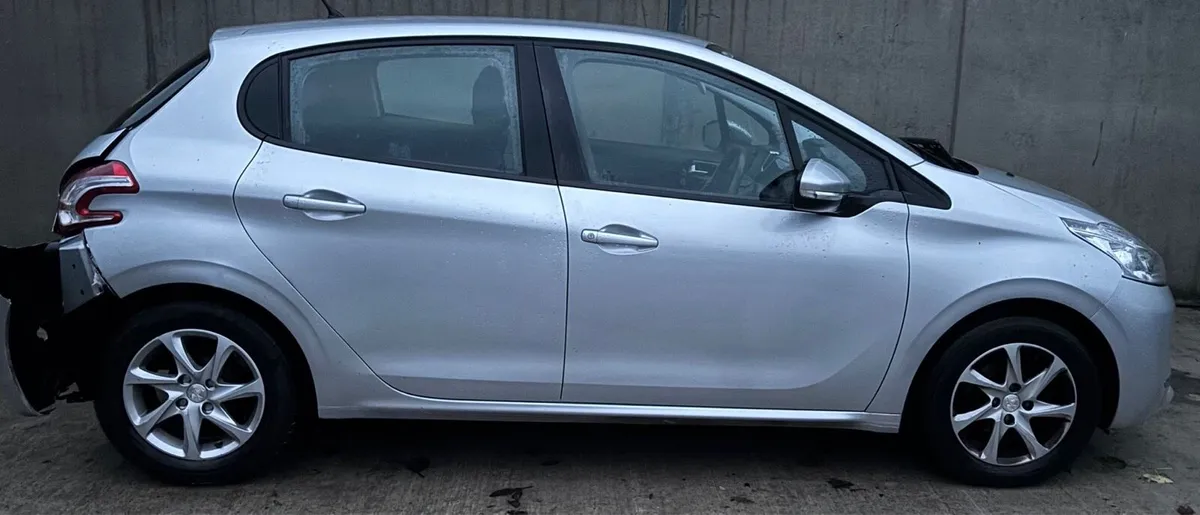 2015 Peugeot 208 parts - Image 2