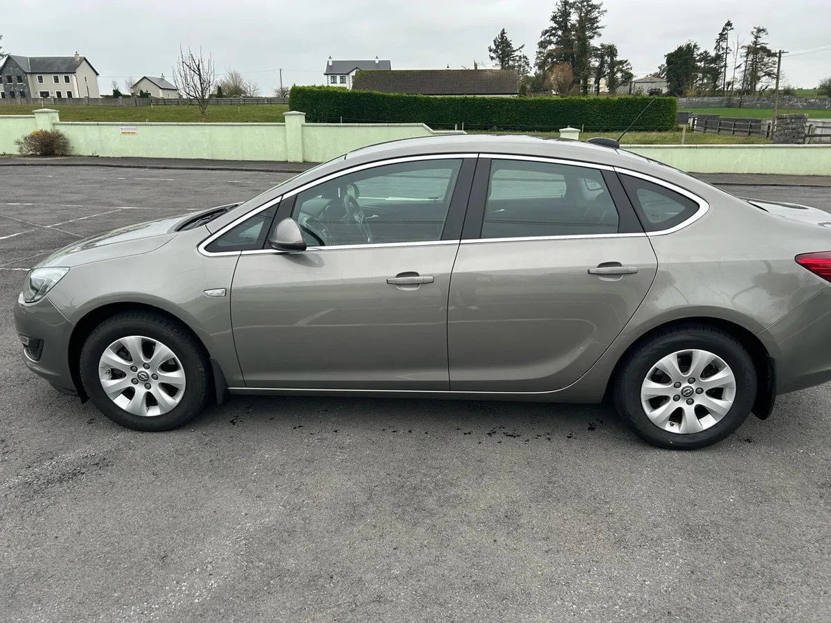 172 Opel Astra Diesel Very low mileage - Image 2