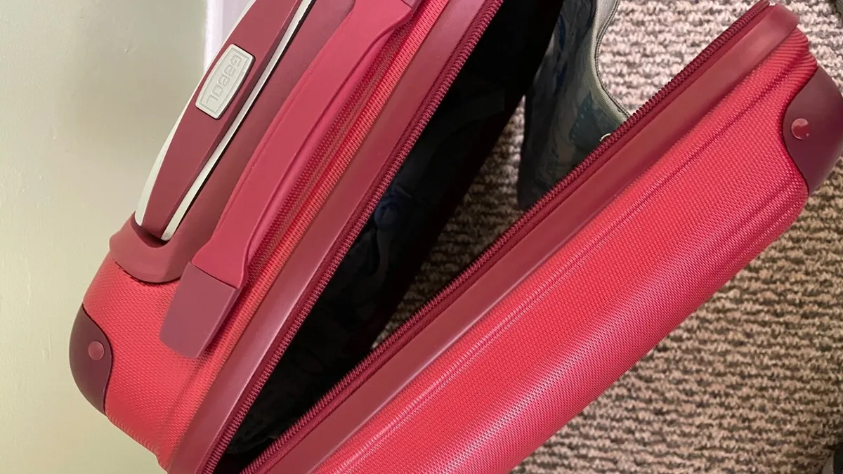 Red cabin suitcase - Image 2