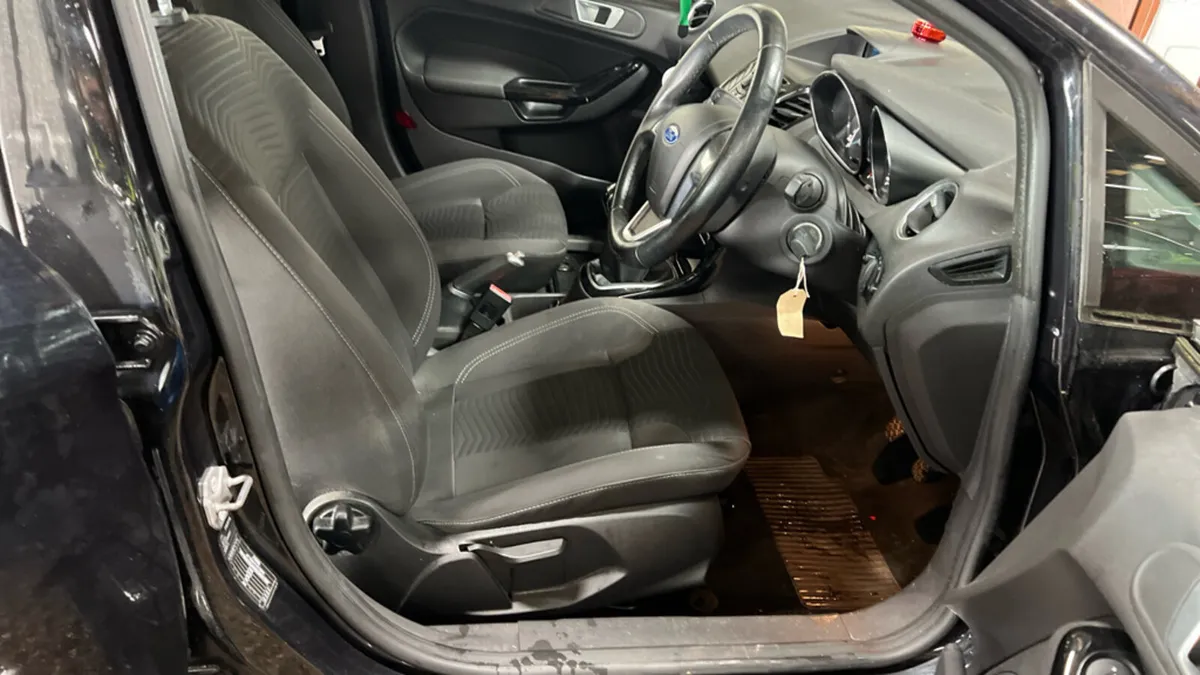 2014 Ford Fiesta  1.0 TITANIUM Petrol - Image 3